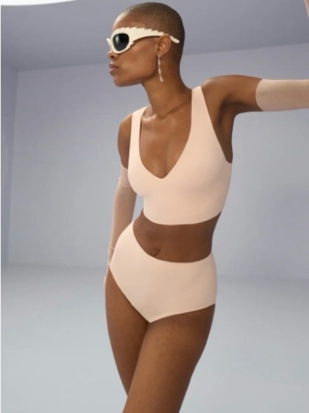 NWT Eby Wireless bra, size 32-34DD